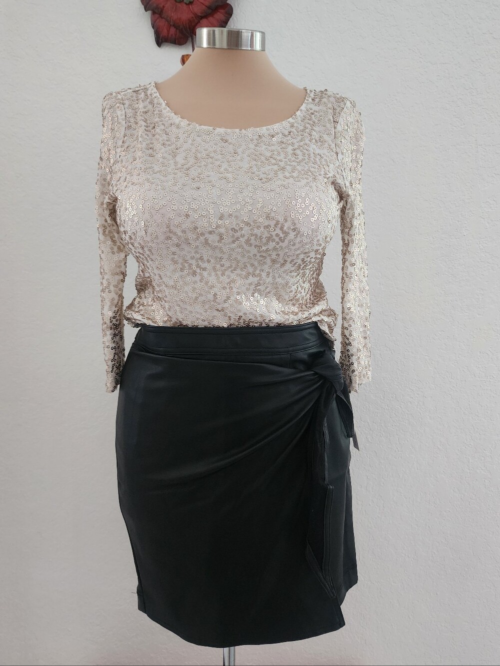 CALVIN KLEIN | Sequin Scoop Neck Women’s Top in Champagne